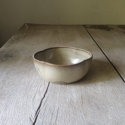 Zu sehen ist eine Keramik Müsli-Schale in Beige/Sandsturm